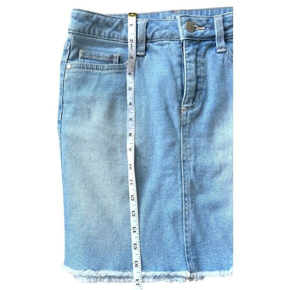 Womens Denim Jean Mini Skirt Frayed Raw Hem Light Wash Front Back Pockets Size 4 - Picture 6 of 8